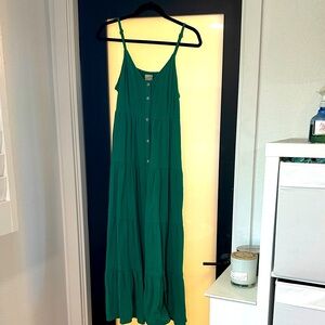 Universal Thread Green Sleeveless Maxi Dress